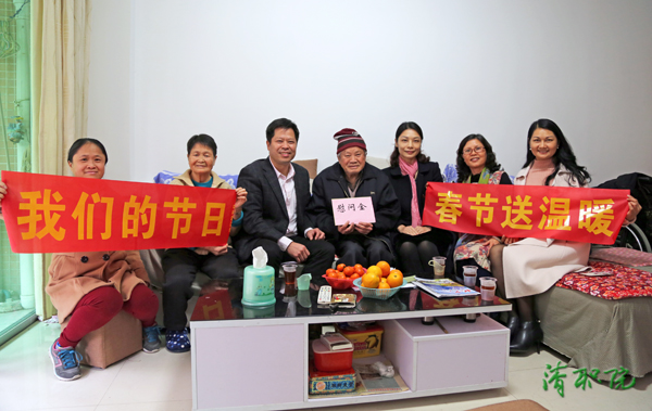 2018年2月12日，betvicort伟德
，春节送温暖－慰问退休老同志1-600.jpg