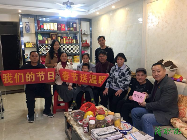 2018年2月12日，betvicort伟德
，春节送温暖－慰问退休老同志2-600.jpg